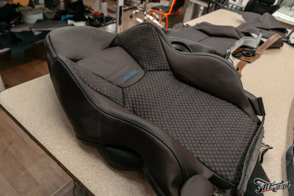 Перетяжка сидений Recaro для Honda Accord 7 в кожу и алькантару с плетением в стиле Bottega Veneta!